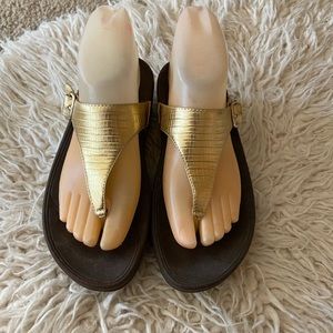 FITFLOP GOLD TOE SANDALS SIZE 6 LIKE NEW